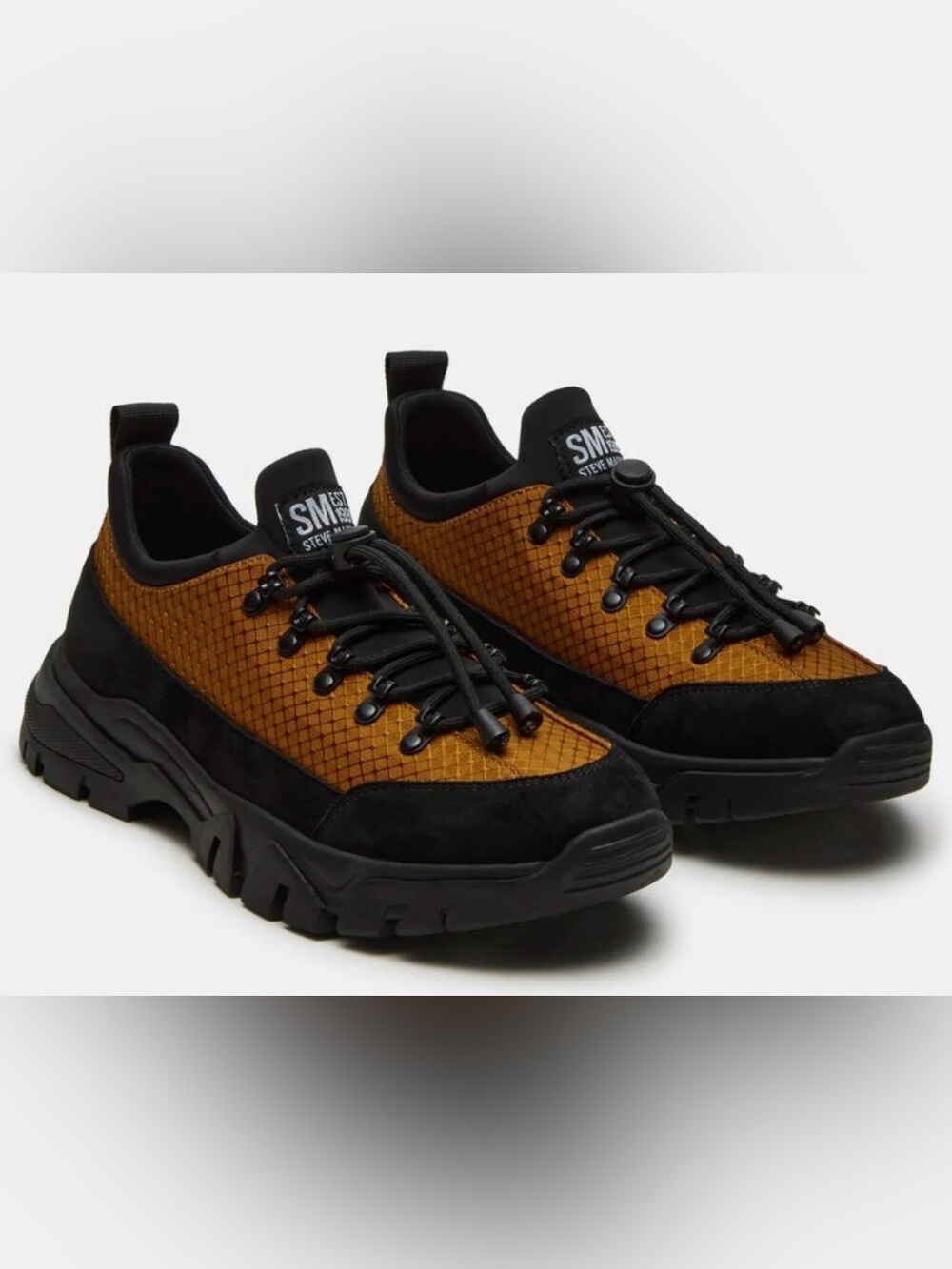 Steve Madden Chasley Men’s mustard and Black Low-Top  size 8 Athletic hike-NEW